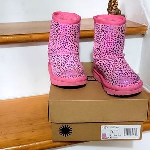 UGG, girls size 7, mid length boots, used but in excellent condition